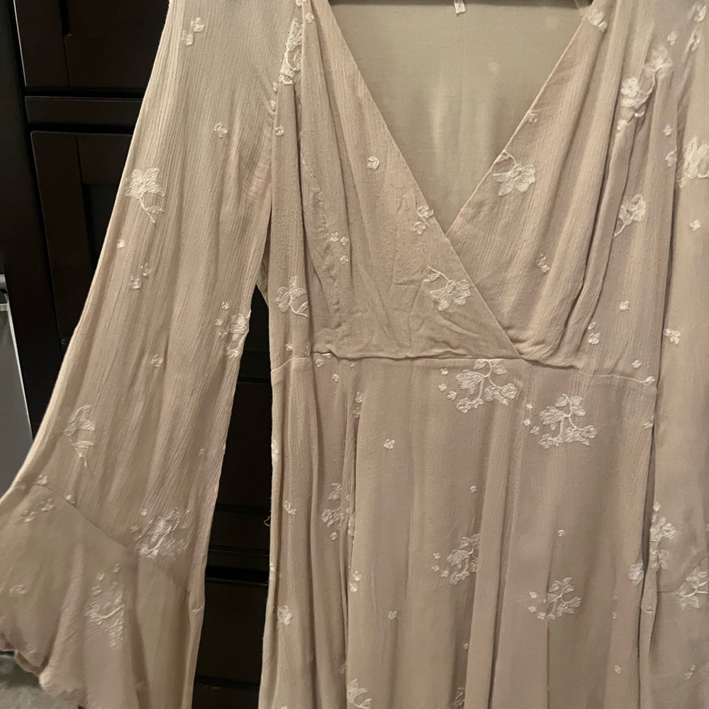 Free People Bell Sleeve Dress Size 6 Tan Condition: Like New